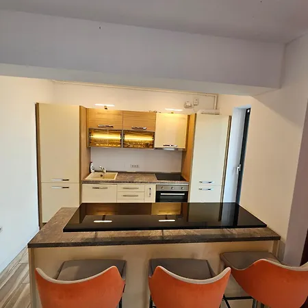 Orange Apartment *