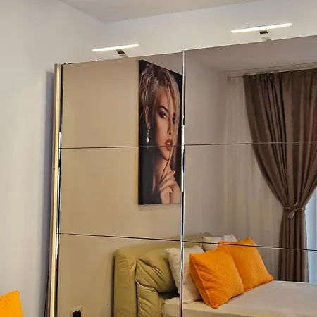 Orange Mamaia
